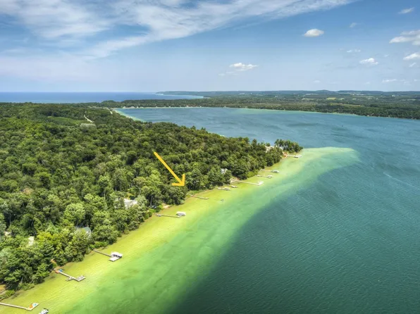 3706 N Manitou Trl, W Leland MI