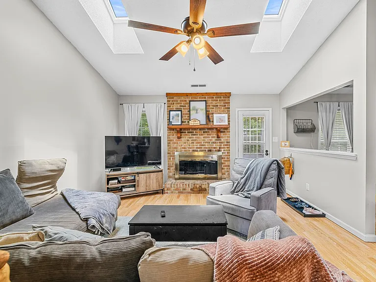 132 Stonemark Ct — Photo 8