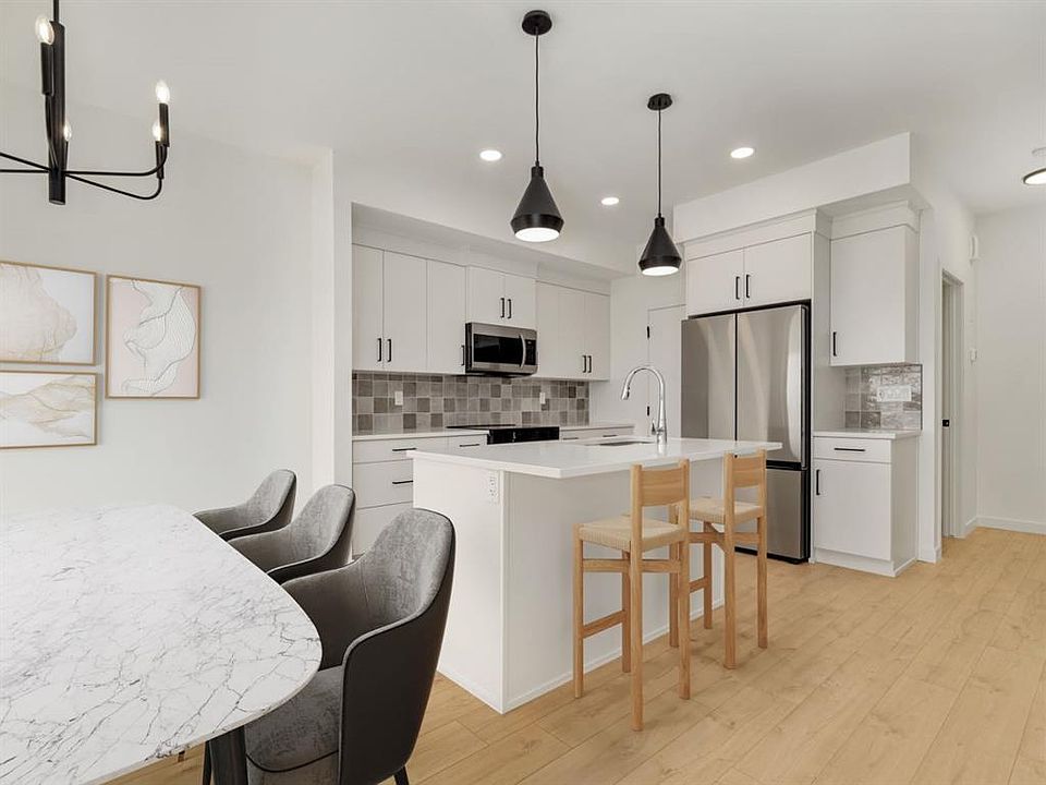 1st image of 250 E Caribou Way N