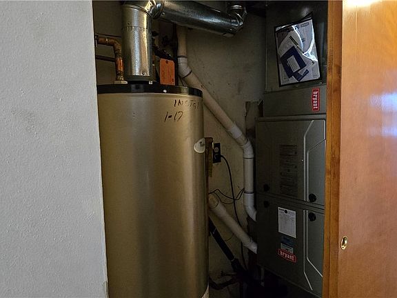 5th image of 4880 Archmore Dr