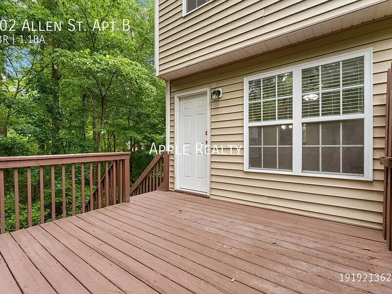 202 Allen St #B — Photo 15