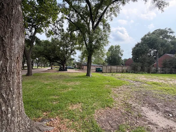 802 Chimney Rock Rd, Houston, TX 77056