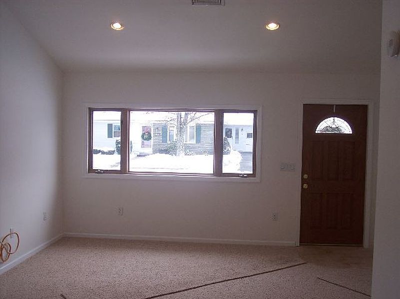 4th image of 10 JONATHAN Lane