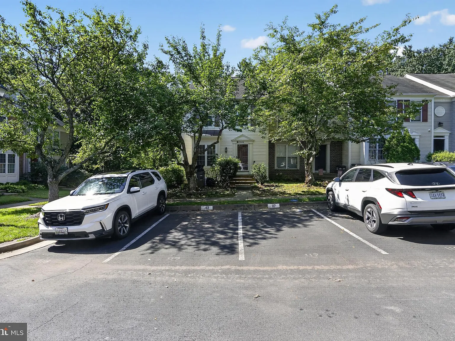 2 bed, 3.5 bath, 1387 sqft, $2,700 — Photo 3