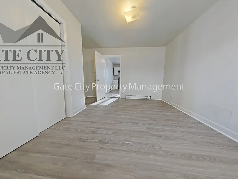 610 Hawthorne Ave #B — Photo 5