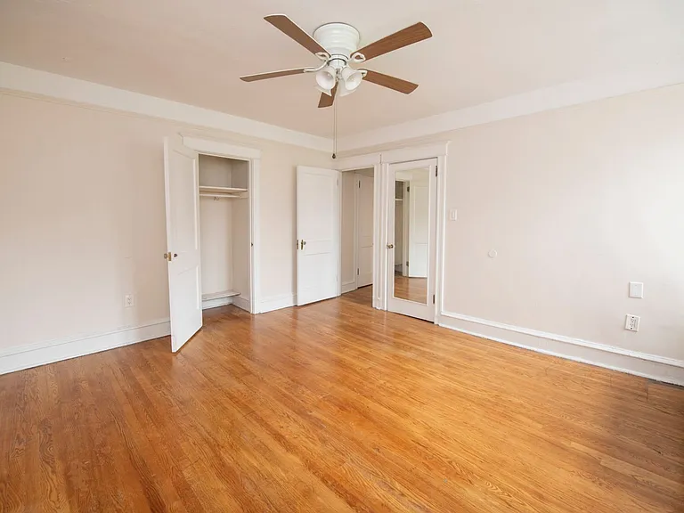 Upsal Gardens Apartments- Beautiful historical building with breathtaking charm! — Photo 33