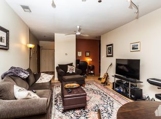 552 W Surf St #221, Chicago, IL 60657