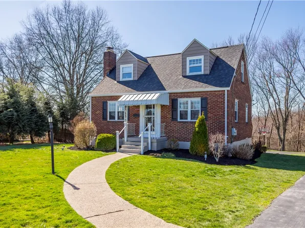 2656 Summit St, Bethel Park, PA 15102
