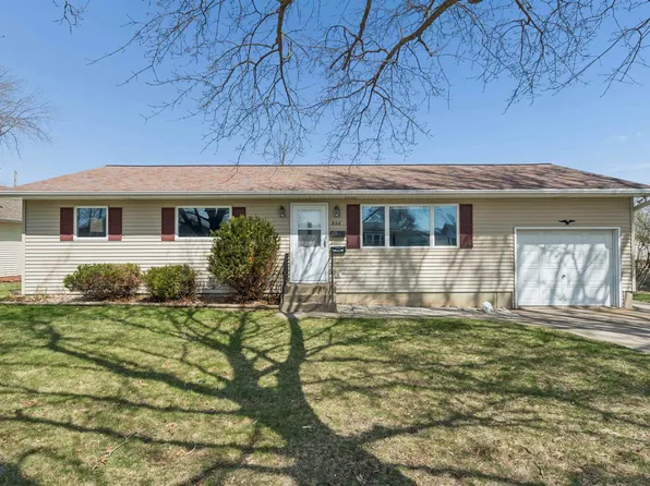 808 5th Ave SE, Dyersville, IA 52040