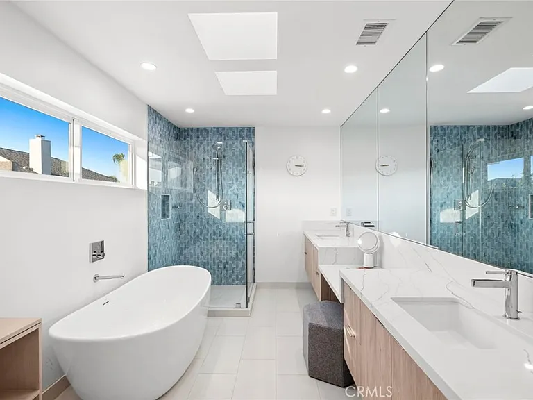 1576 E Ocean Blvd — Photo 10