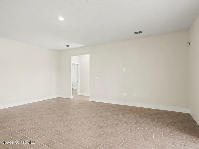 414 Caribbean St SE — Photo 32