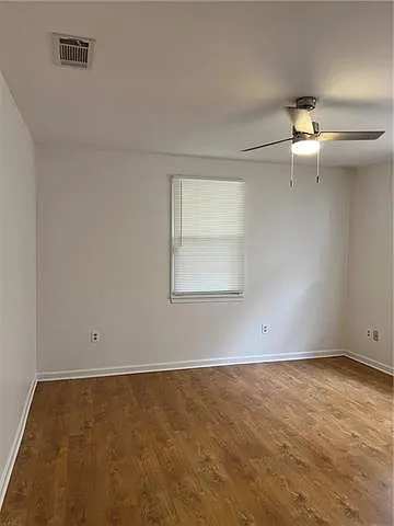 3 bed, 1.0 bath, 1100 sqft, $1,950 — Photo 2