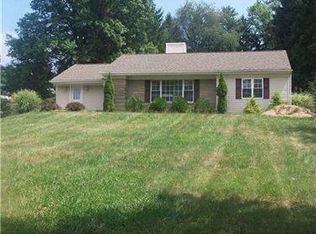 100 Johnston Rd, Upper Saint Clair, PA 15241