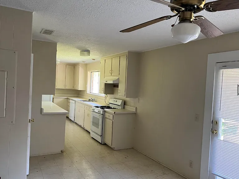 87 Ridgecrest Dr — Photo 4