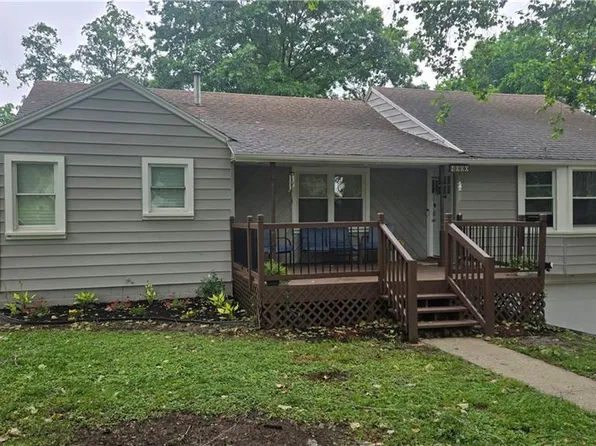 4900 NE Park Ln, Kansas City, MO 64118