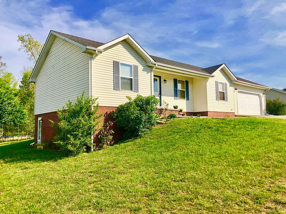 1st image of 399 Canterbury Dr
