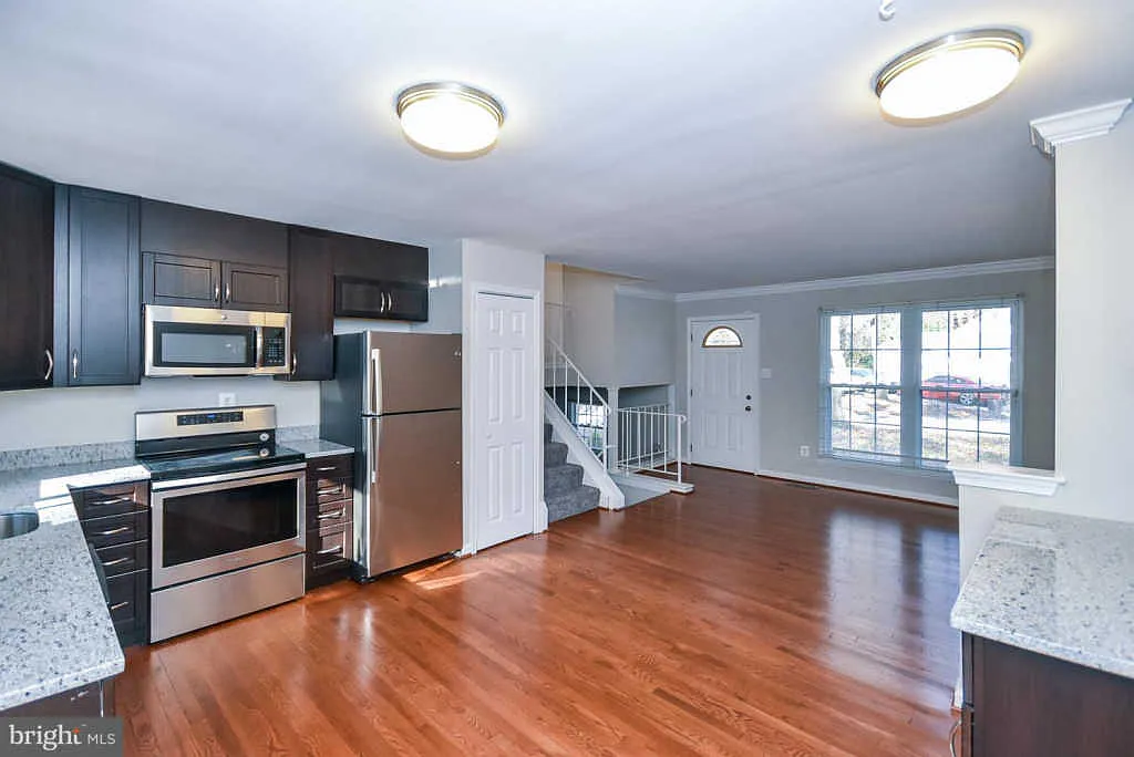 2050 Davis Ct photo 1