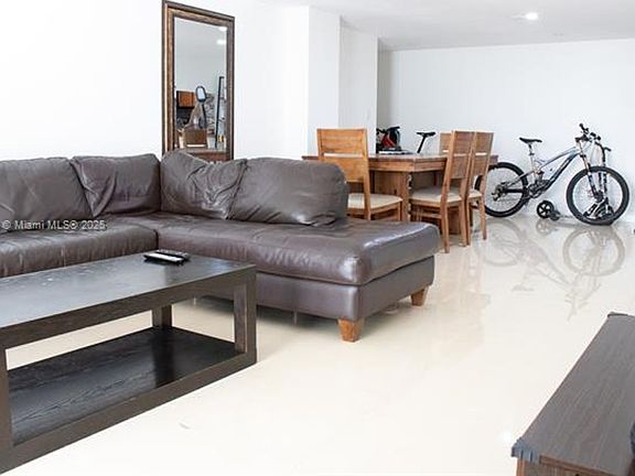 4th image of 1621 Collins Ave #Cu-310