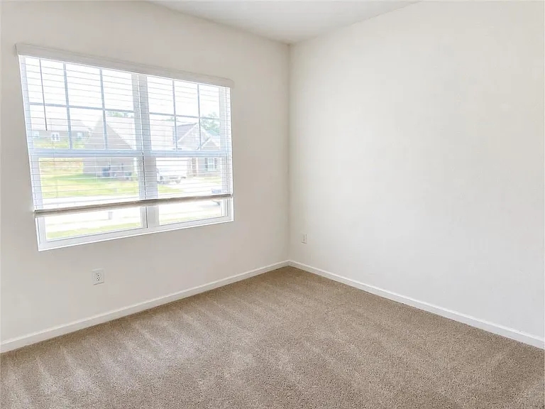 408 Nola Ct — Photo 8