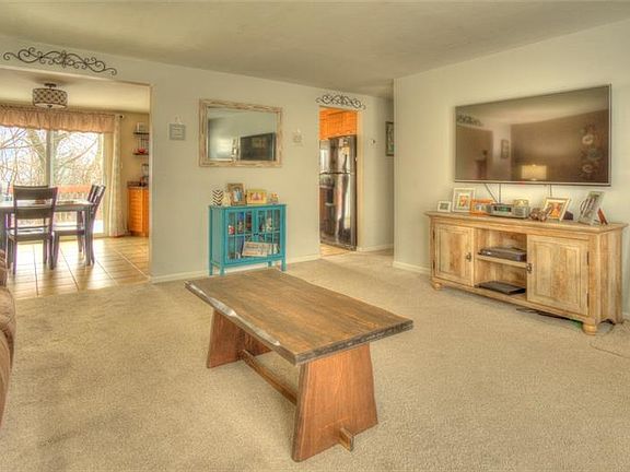 4th image of 114 Holly Hill Dr
