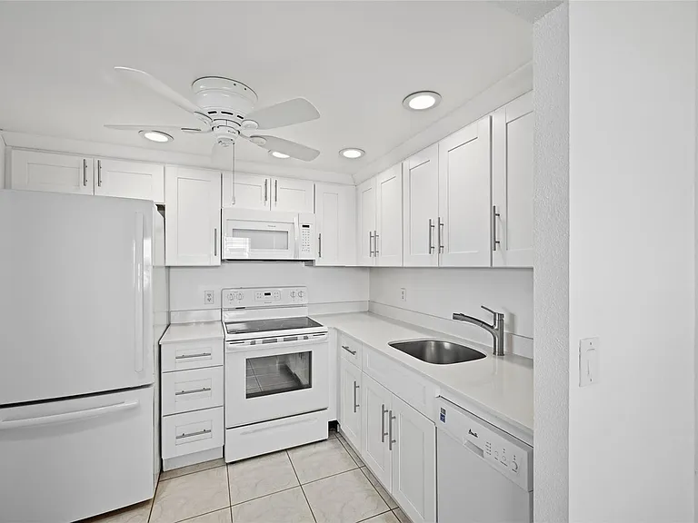 451 Monaco Park #J — Photo 1