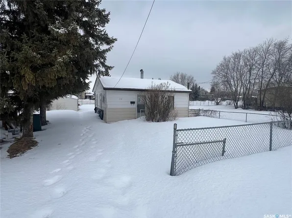 1118 17th STREET W, Prince Albert, SK S6V 3Y8