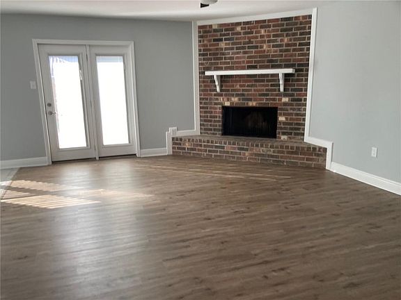 2nd image of 225 River Point Dr