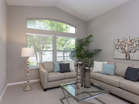 4th image of 5578 Montclair Dr