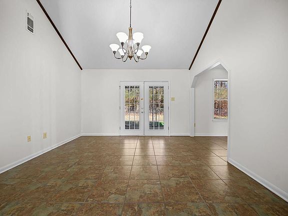 4th image of 209 Dogwood Dr