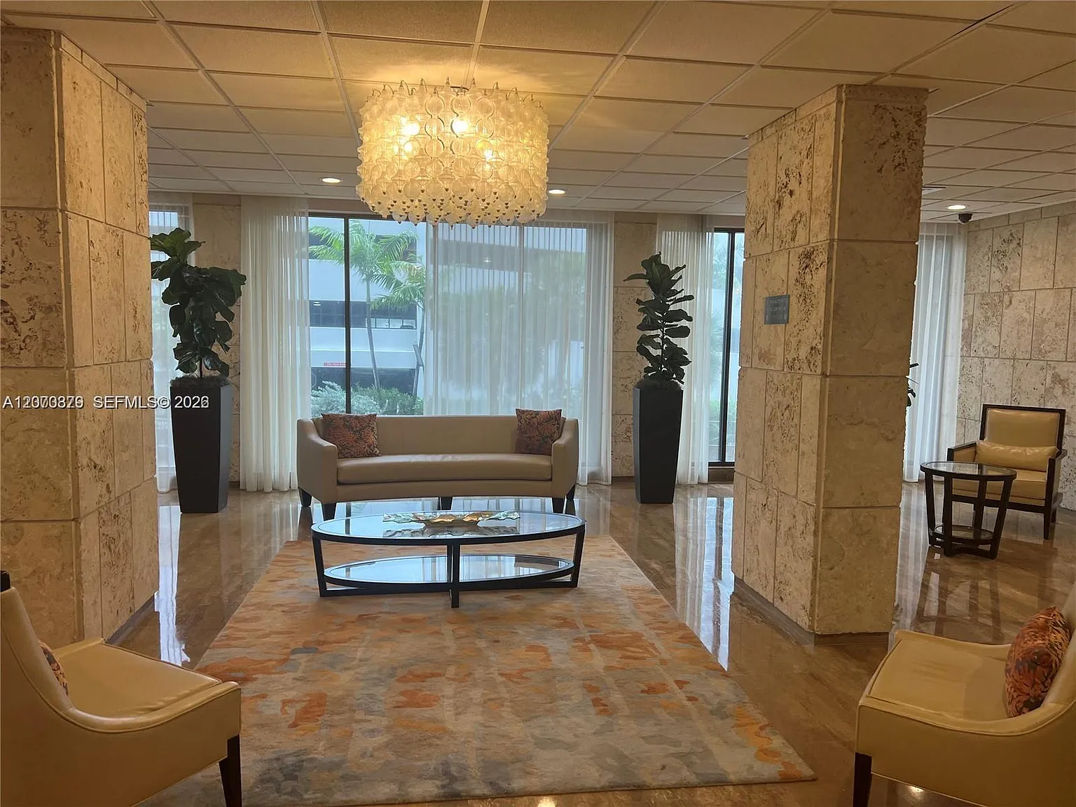 Hemispheres Condo — Photo 2