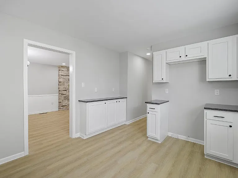 837 Virginia Ave — Photo 5