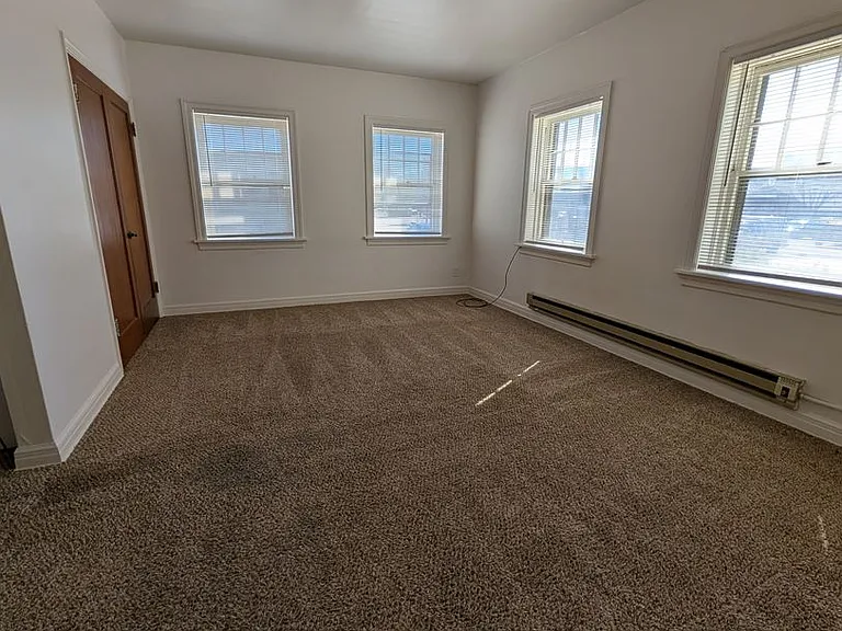 446 W Whitman St — Photo 5