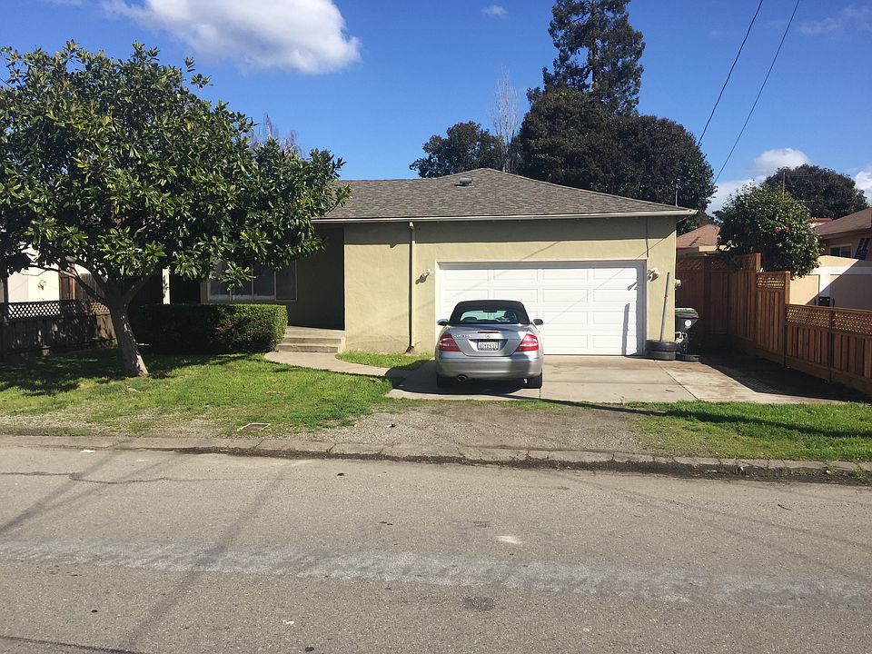 3 bedroom 1 bath attached garage fence backyard between Cast