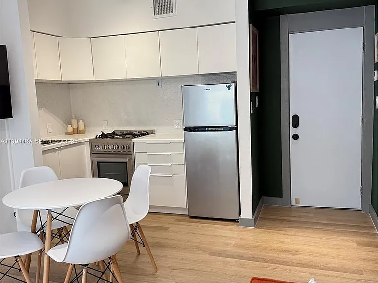 1320 Drexel Ave #302 — Photo 7