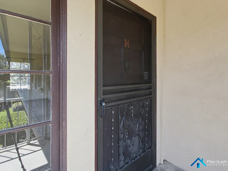 449 N Euclid Ave #H — Photo 2
