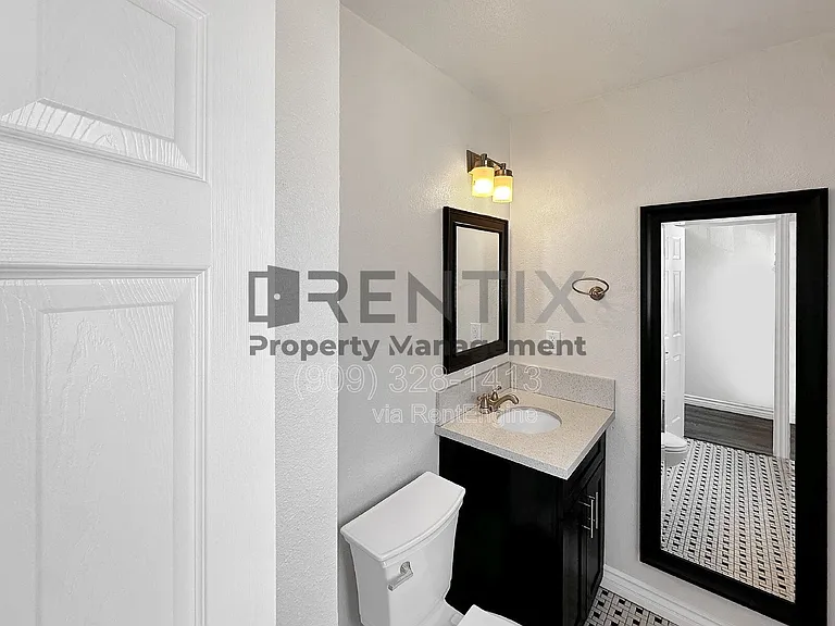 938 W Berkeley Ct — Photo 7