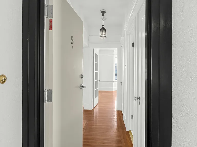 1166 S Van Ness Ave #5 — Photo 25