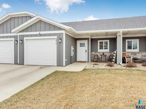 5912 S Whisper Creek Pl, Sioux Falls, SD 57108