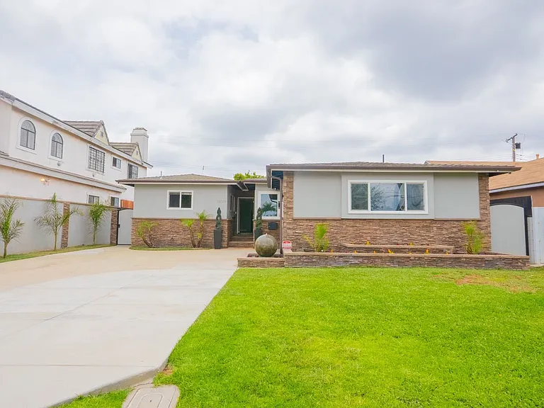 1 bed, 1.0 bath, $2,200 — Photo 4