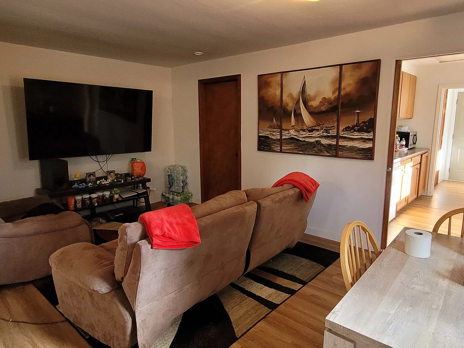 3 bed, 1074 sqft, $2,495 — Photo 3