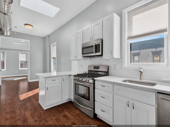 400 Madison Street image 1 of 15