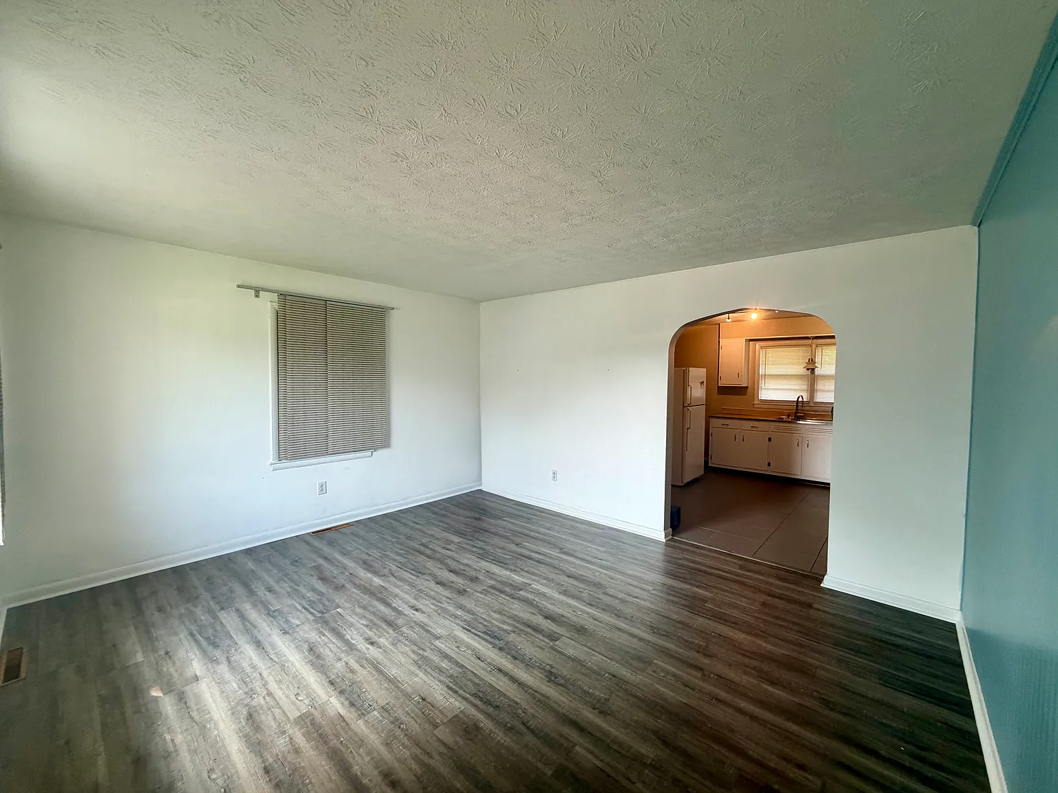 3 bed, 1100 sqft, $1,600 — Photo 3