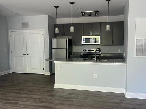 3rd image of 22 Wedgefield Dr Unit 203