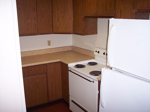 Stove and refrigerator included