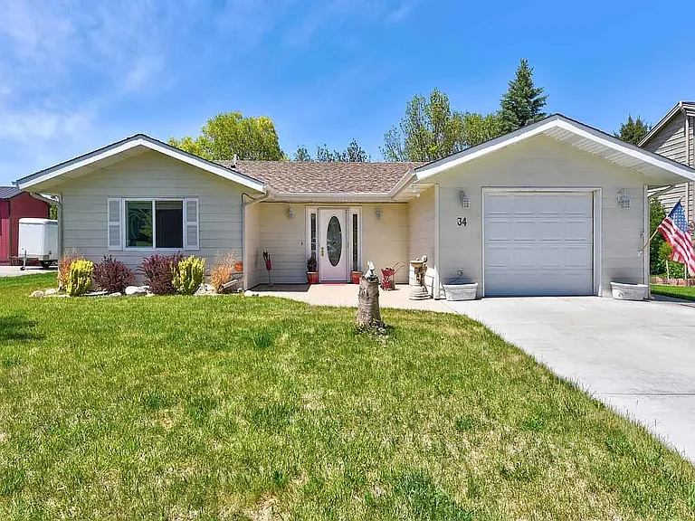 34 Cloverview Dr — Photo 1