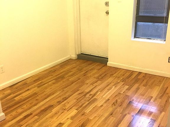4th image of 114 Leonard St #1