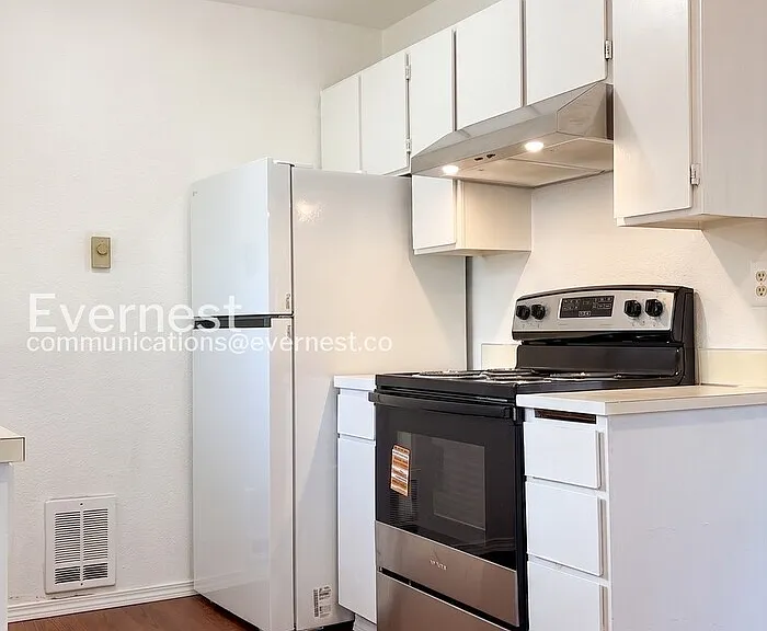 1033 SW 148th St #3 — Photo 4