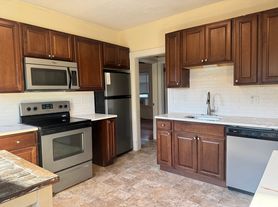 44 Oakwood Ave, West Hartford, CT