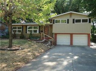 7945 Windsor St, Prairie Village, KS 66208