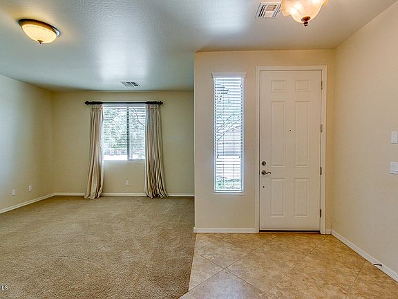 5th image of 916 W Jersey Way